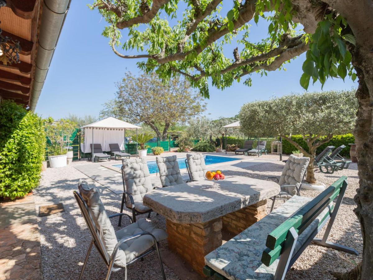 Holiday Home Villa Lucky By Interhome Brtonigla Exterior photo